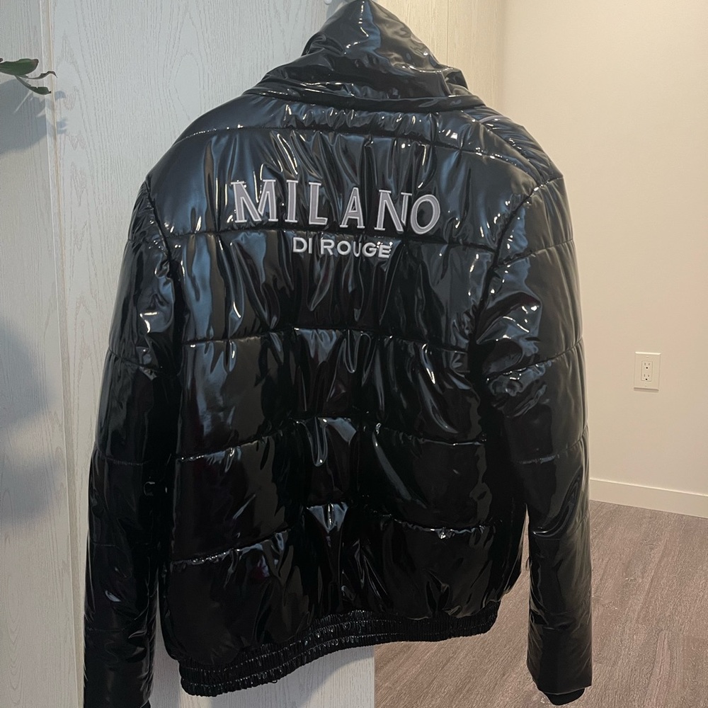 Milano Di Rouge size L puffer coat in black. Used but in good condition.